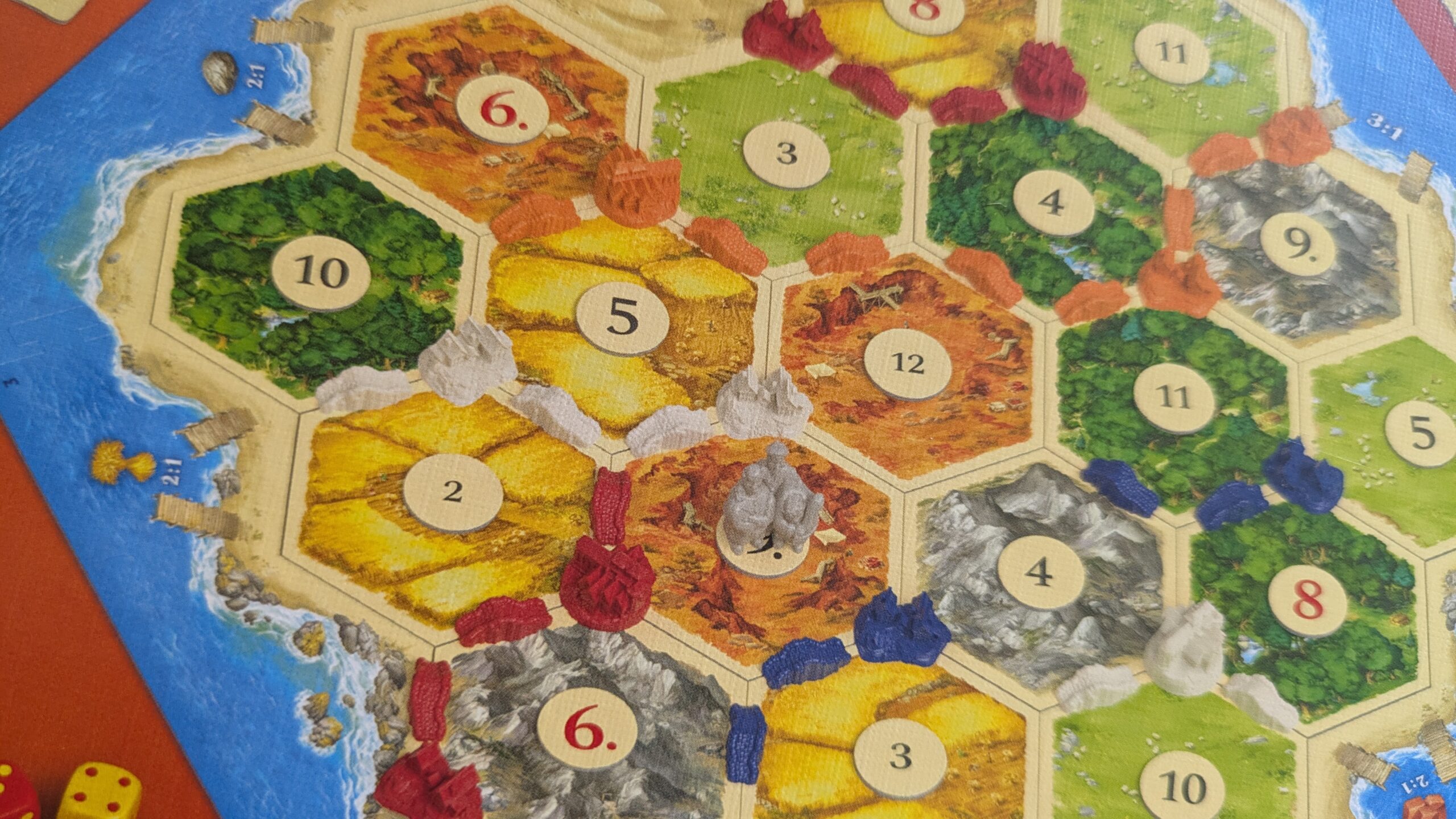 comparison_catan_pieces_top